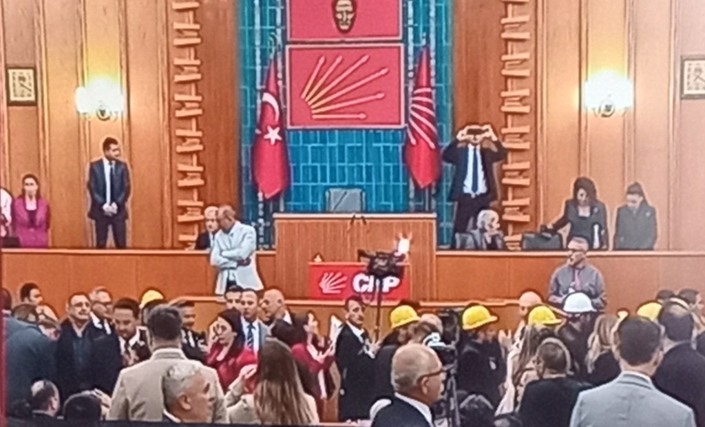 Sarı Baretliler CHP Grup Toplantısı’nda