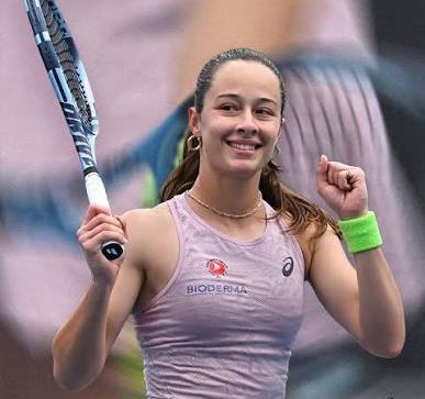 Alkışlar Zeynep Sönmez’e