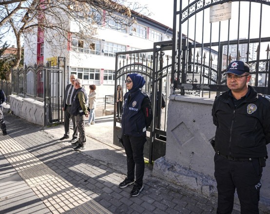 Her Okul Girişine İki&nbsp;Polis
